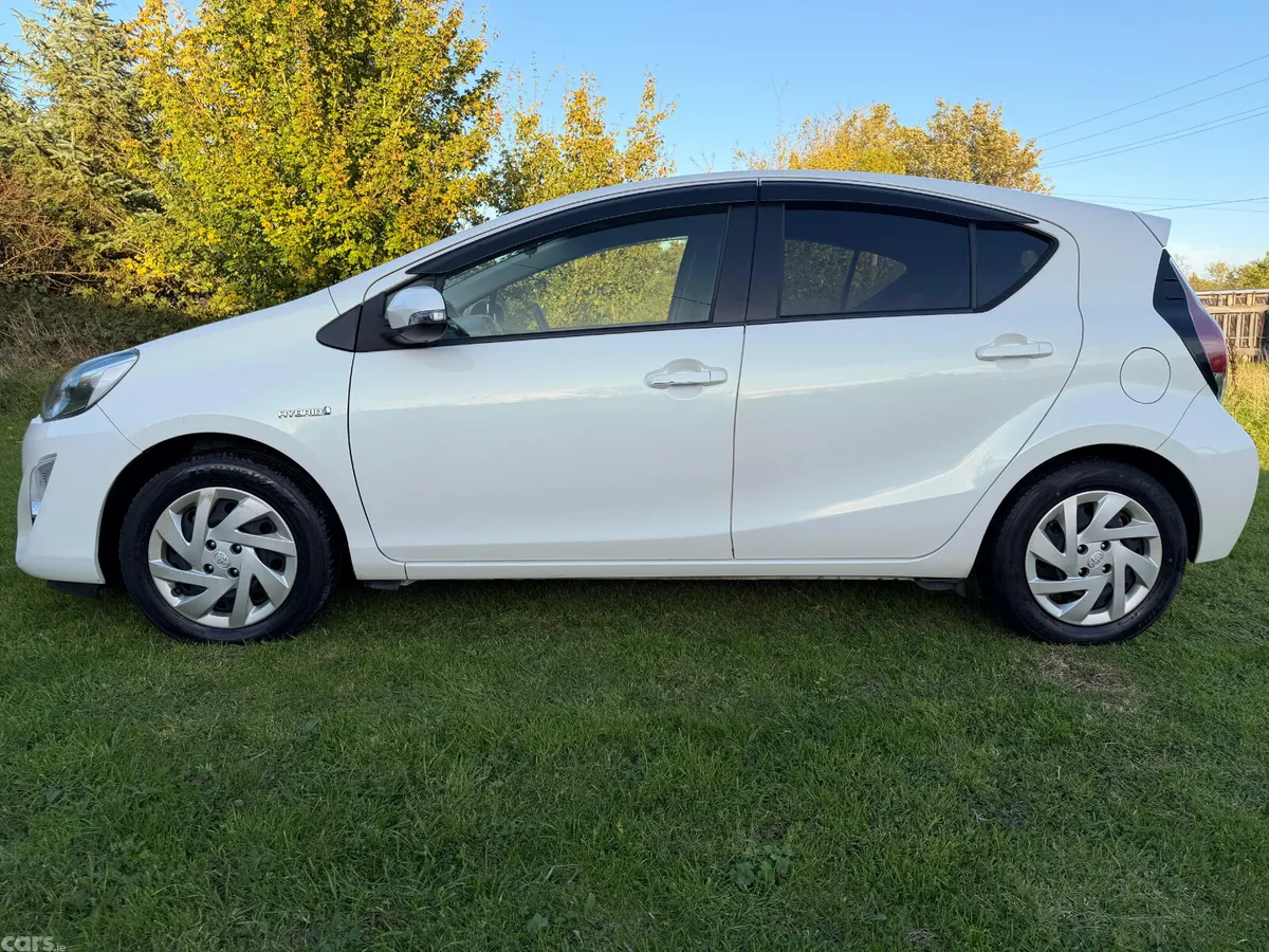 Toyota Aqua Hatchback, Petrol Hybrid, 2015, White