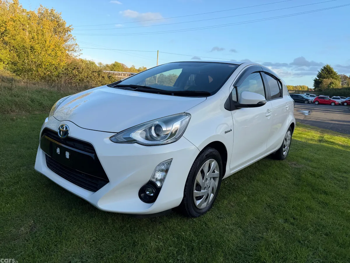 Toyota Aqua Hatchback, Petrol Hybrid, 2015, White