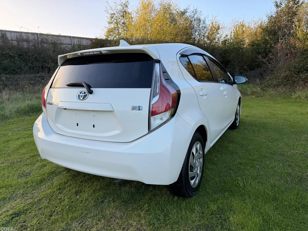 Toyota Aqua Hatchback, Petrol Hybrid, 2015, White
