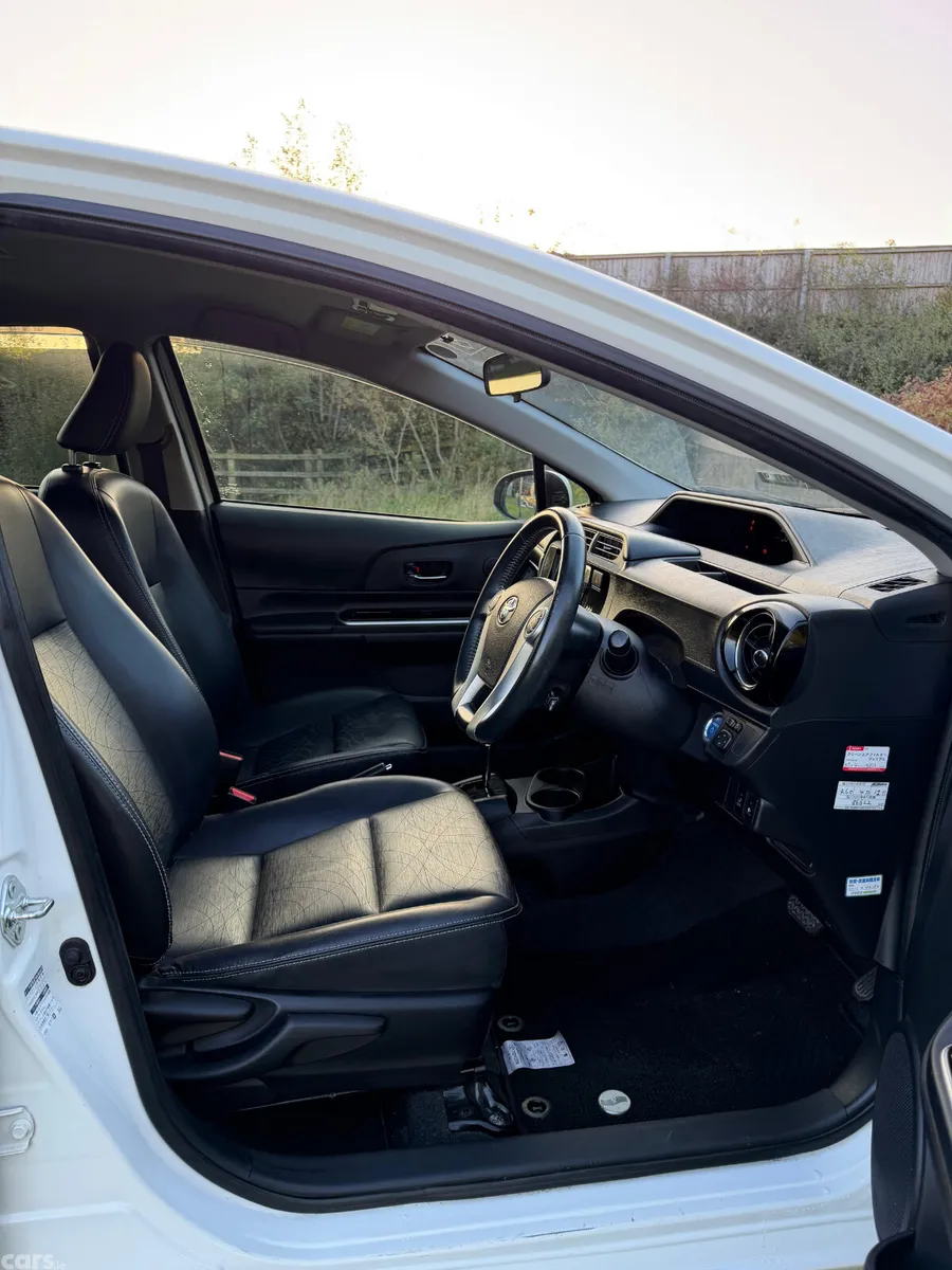 Toyota Aqua Hatchback, Petrol Hybrid, 2015, White