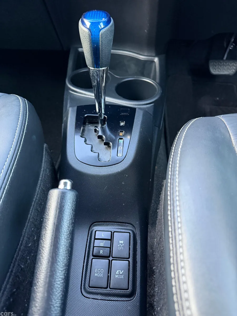 Toyota Aqua Hatchback, Petrol Hybrid, 2015, White