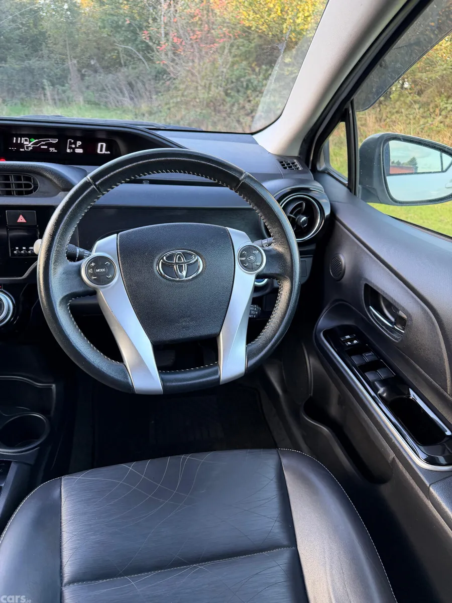 Toyota Aqua Hatchback, Petrol Hybrid, 2015, White