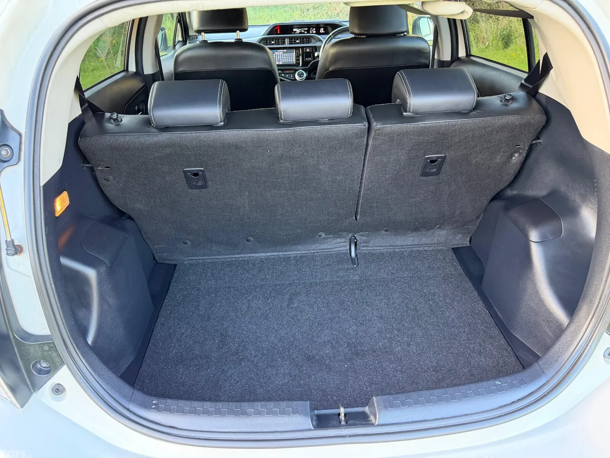 Toyota Aqua Hatchback, Petrol Hybrid, 2015, White