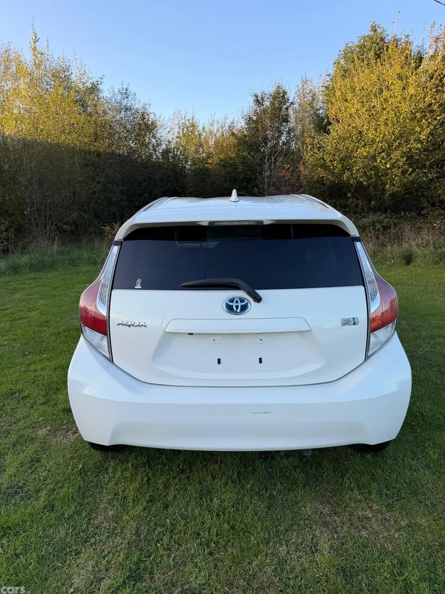 Toyota Aqua Hatchback, Petrol Hybrid, 2015, White