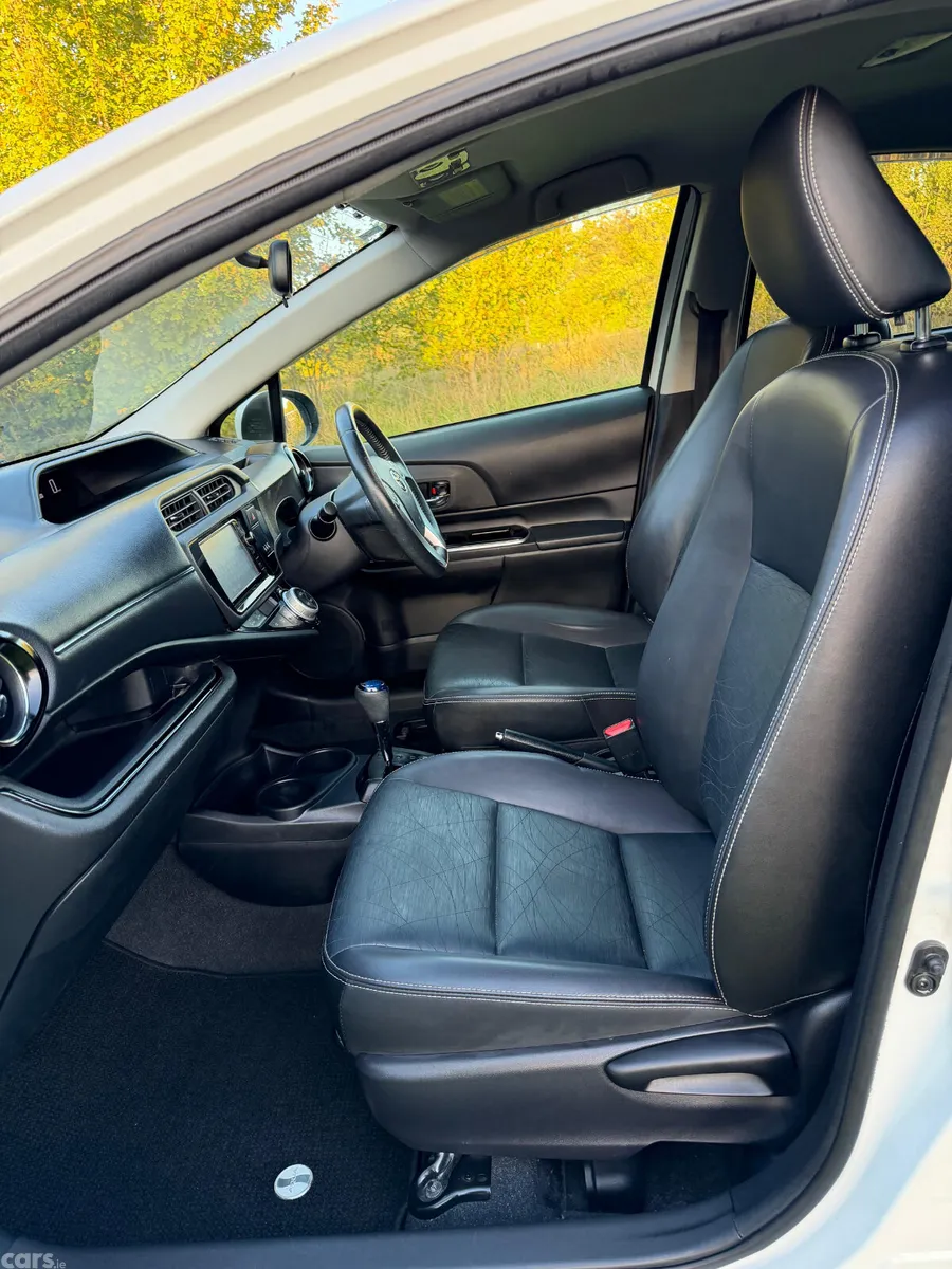 Toyota Aqua Hatchback, Petrol Hybrid, 2015, White