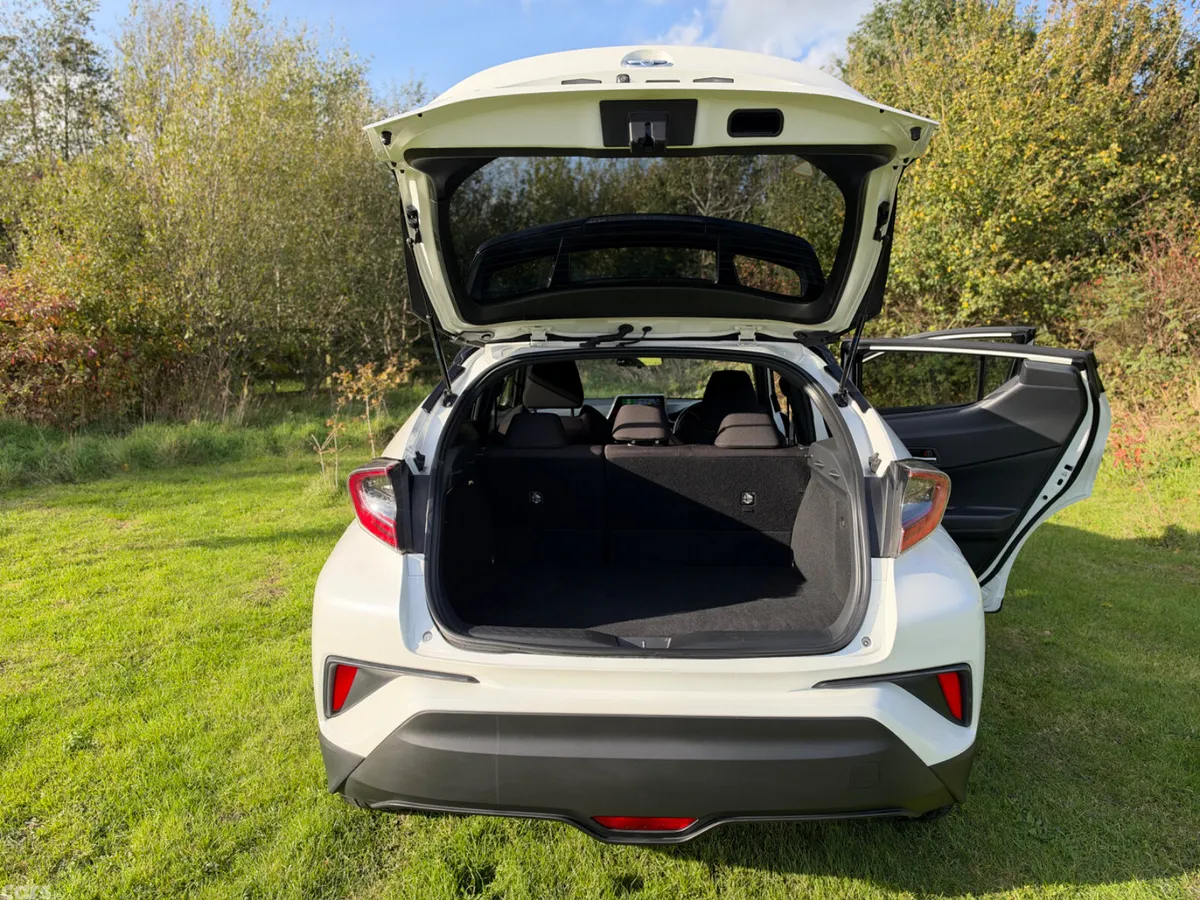 Toyota C-HR SUV, Petrol Hybrid, 2018, White