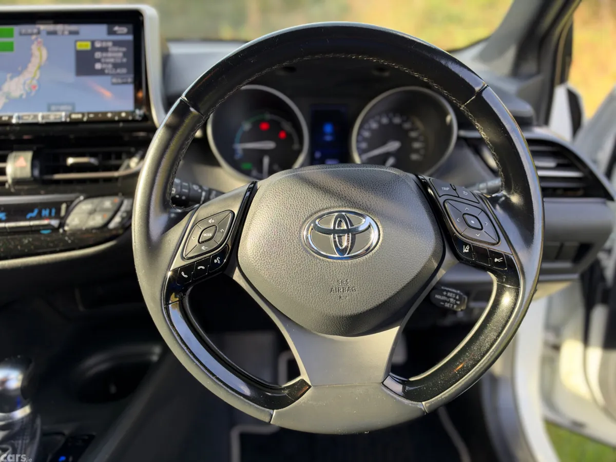 Toyota C-HR SUV, Petrol Hybrid, 2018, White