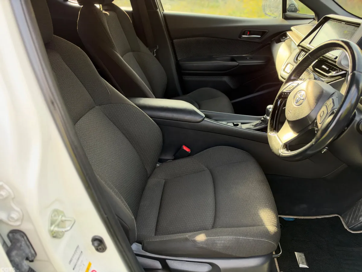 Toyota C-HR SUV, Petrol Hybrid, 2018, White