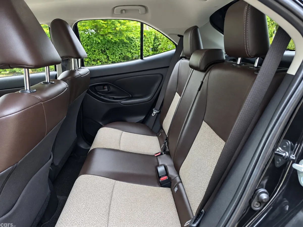 Toyota Yaris Cross Estate, Petrol Hybrid, 2021, Black
