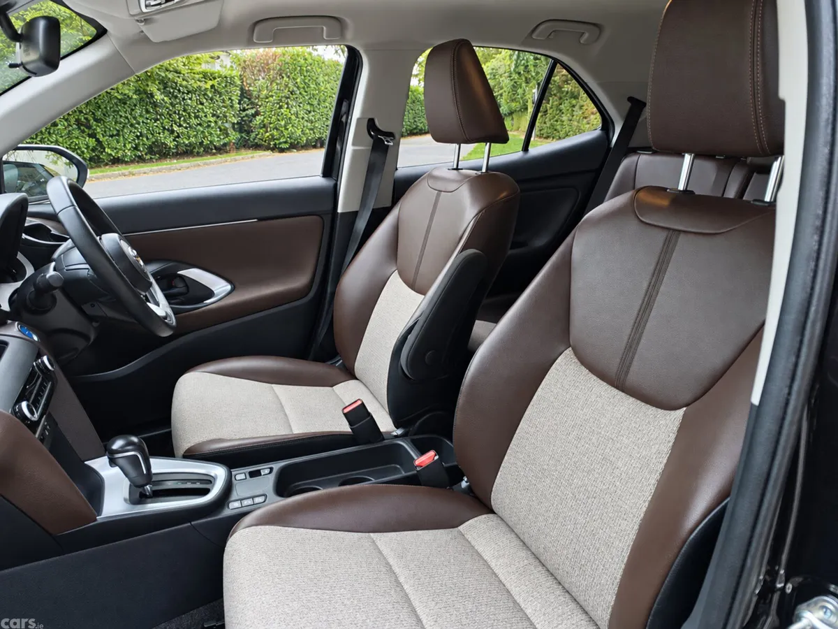 Toyota Yaris Cross Estate, Petrol Hybrid, 2021, Black