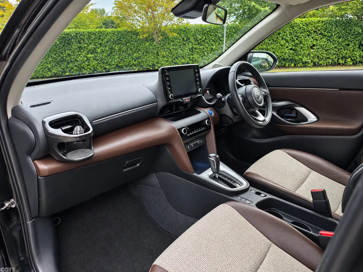 Toyota Yaris Cross Estate, Petrol Hybrid, 2021, Black
