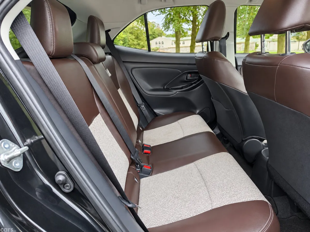 Toyota Yaris Cross Estate, Petrol Hybrid, 2021, Black