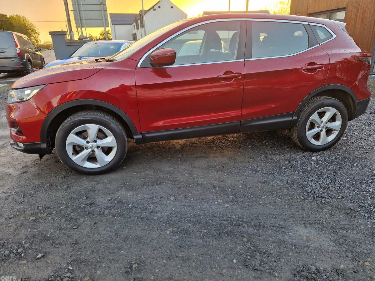 Nissan Qashqai SUV, Petrol, 2020, Red