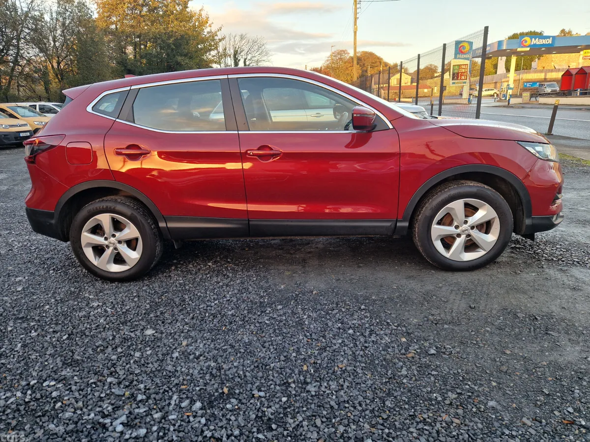 Nissan Qashqai SUV, Petrol, 2020, Red
