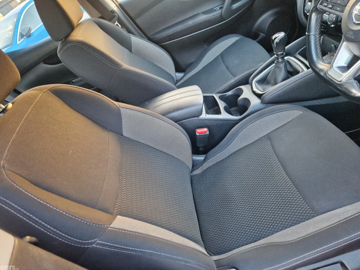 Nissan Qashqai SUV, Petrol, 2020, Red