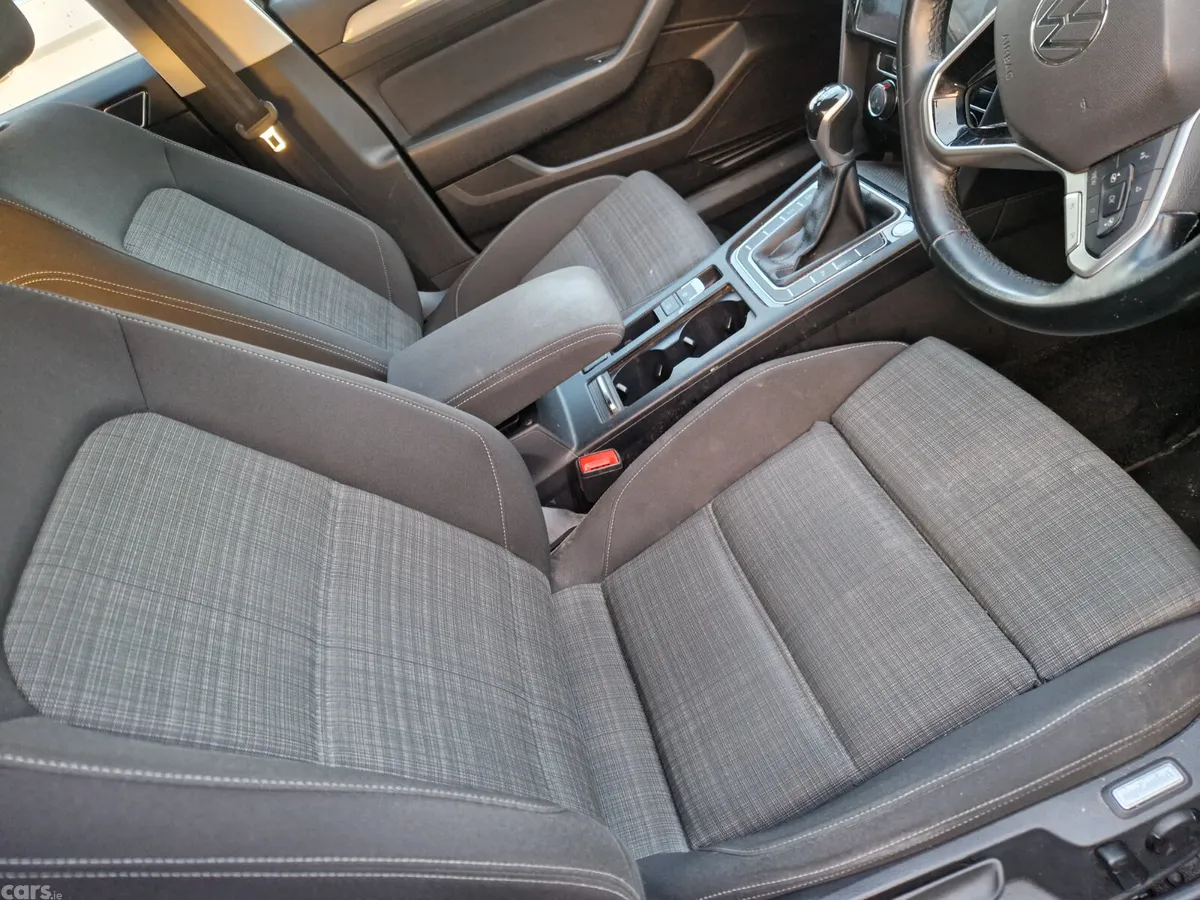 Volkswagen Passat Saloon, Diesel, 2022, Black
