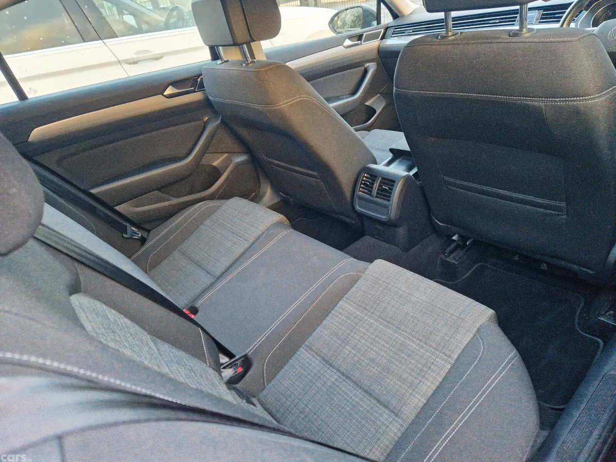 Volkswagen Passat Saloon, Diesel, 2022, Black