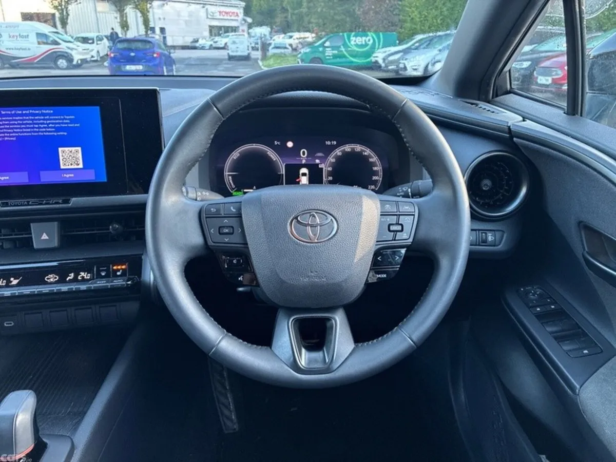 Toyota C-HR SUV, Petrol Hybrid, 2024, White