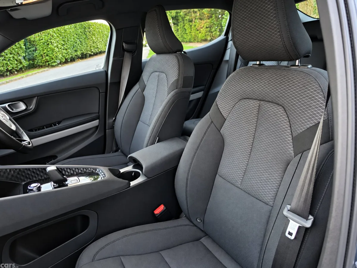 Polestar 2 Hatchback, Electric, 2022, Black