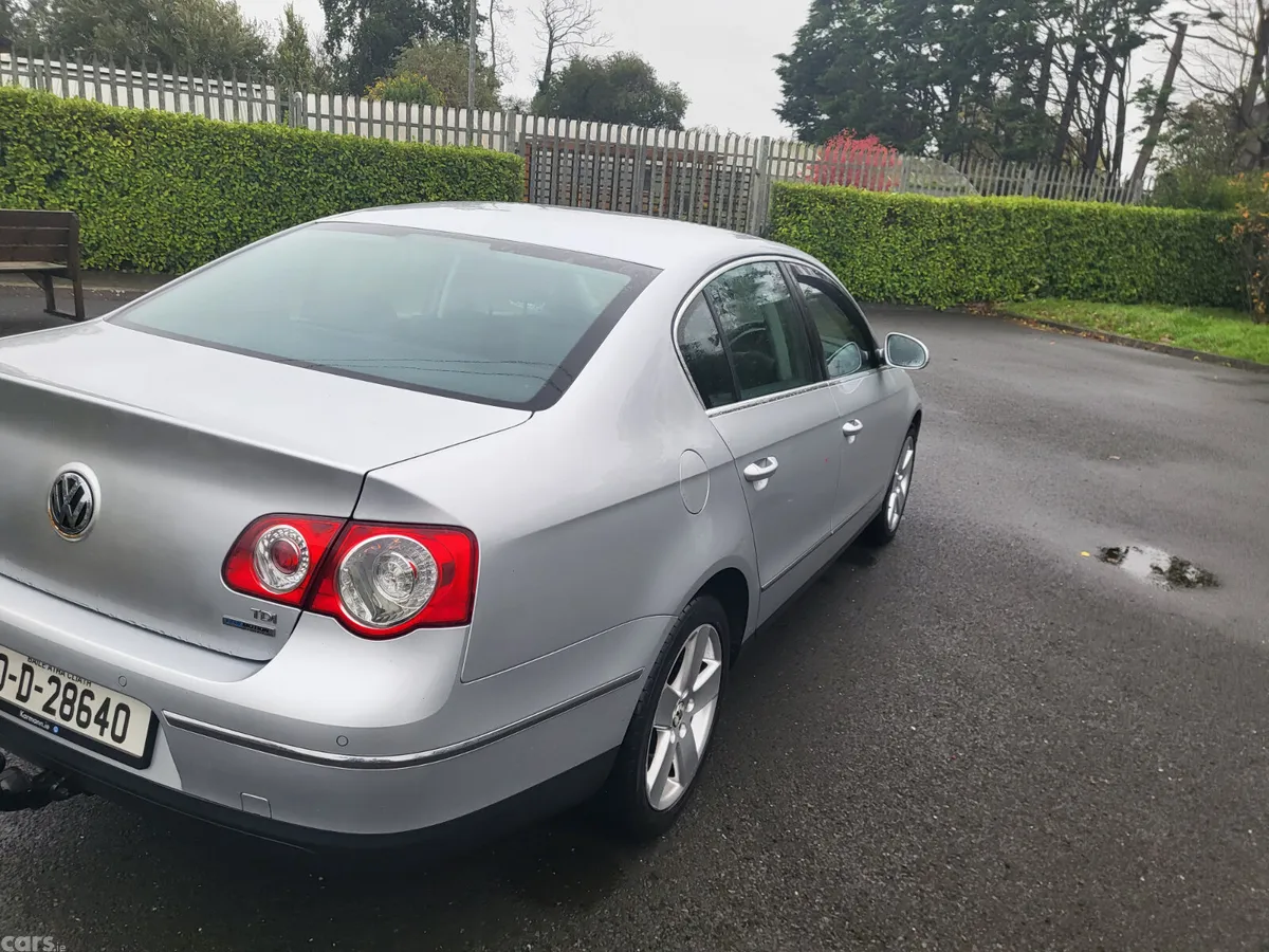 Volkswagen Passat Saloon, Diesel, 2010, Silver