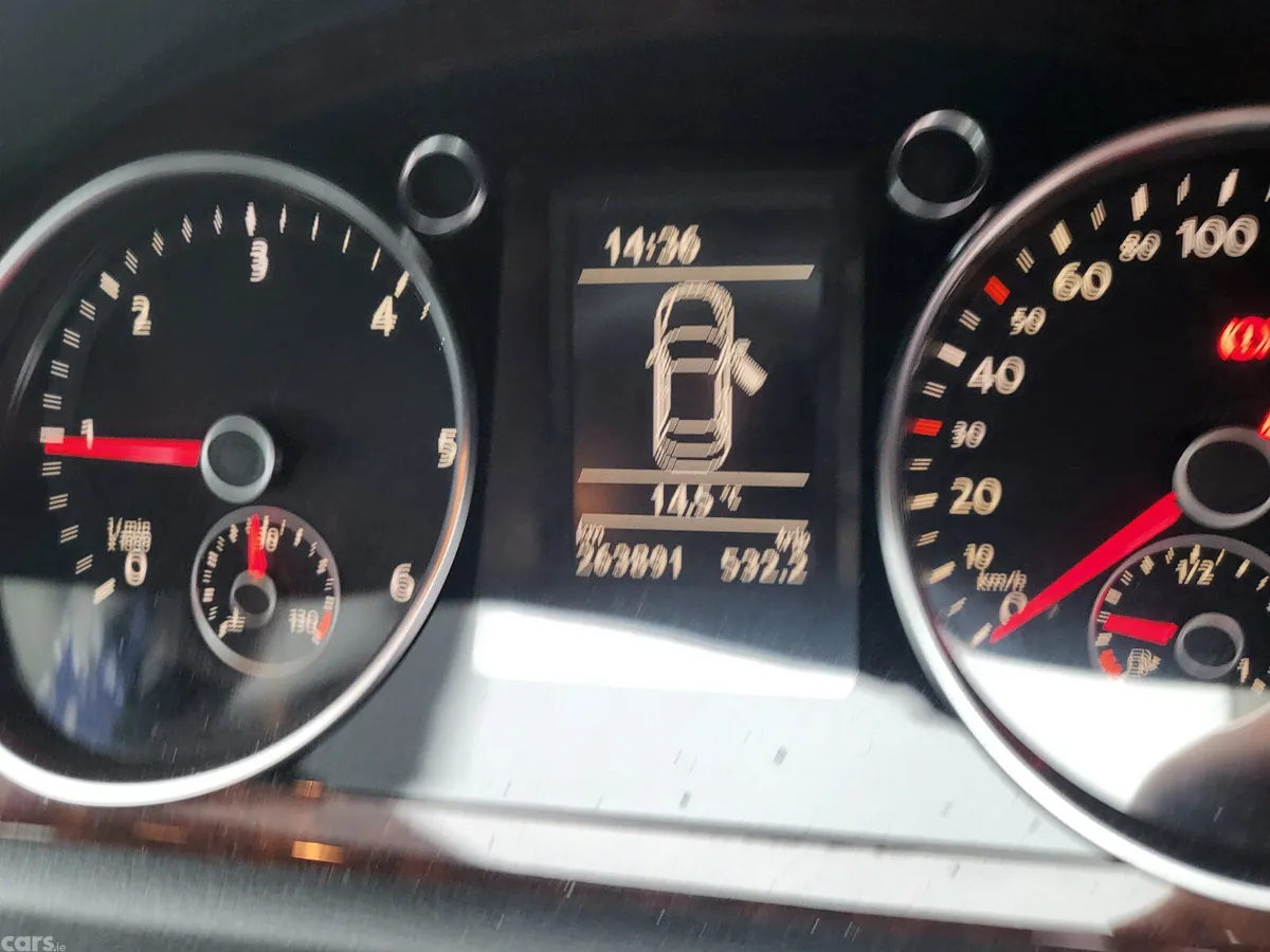 Volkswagen Passat Saloon, Diesel, 2010, Silver
