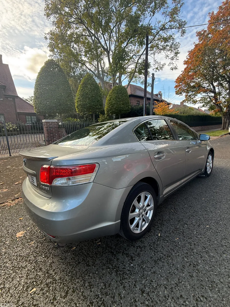 Toyota Avensis Saloon, Diesel, 2011, Grey