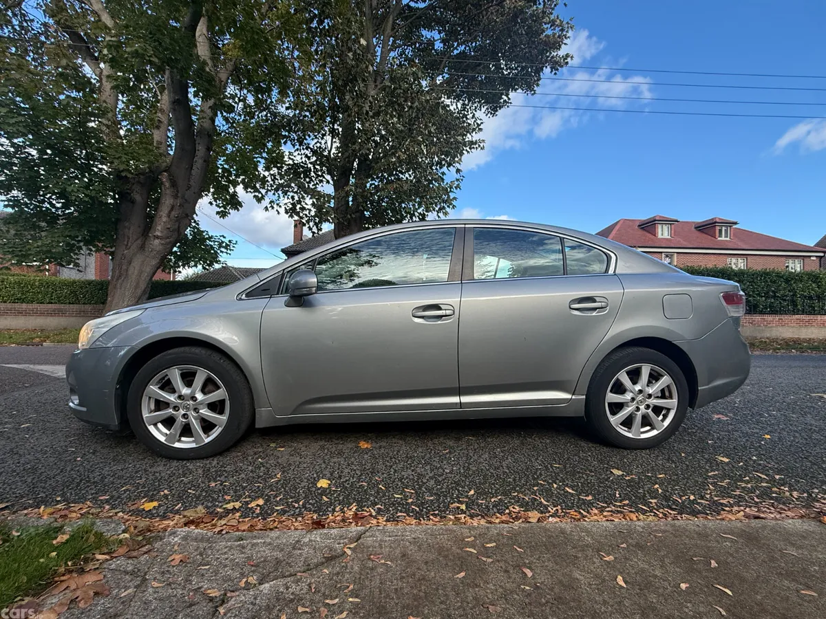 Toyota Avensis Saloon, Diesel, 2011, Grey
