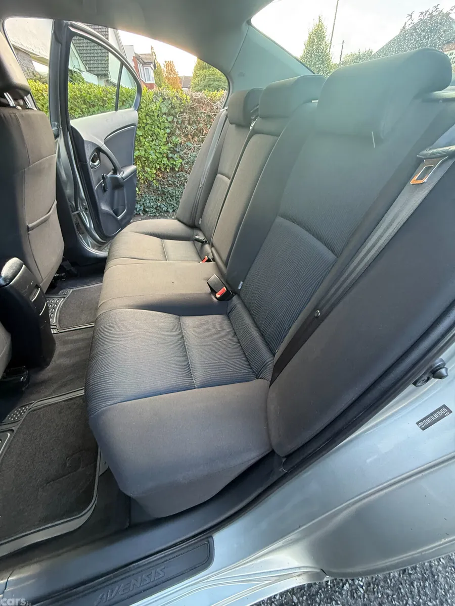 Toyota Avensis Saloon, Diesel, 2011, Grey