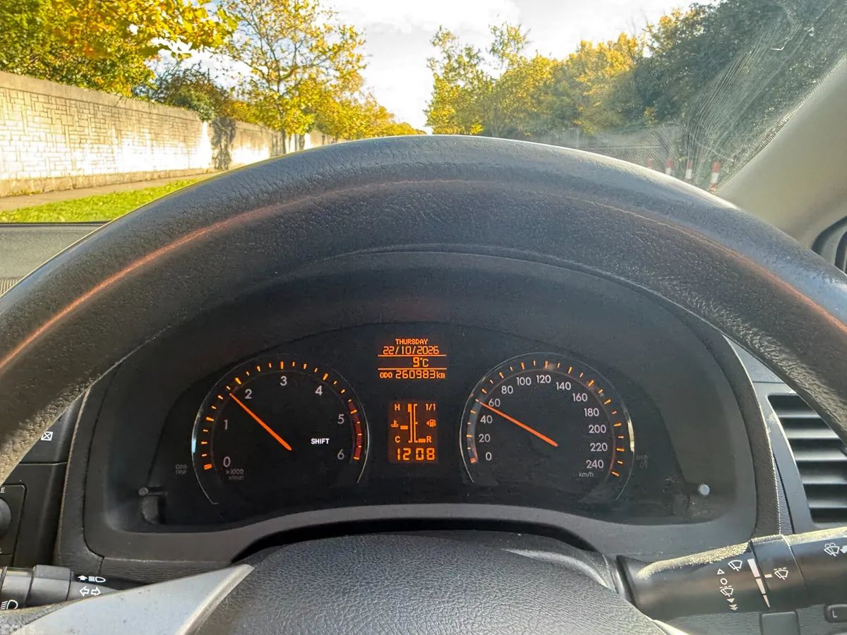 Toyota Avensis Saloon, Diesel, 2011, Grey