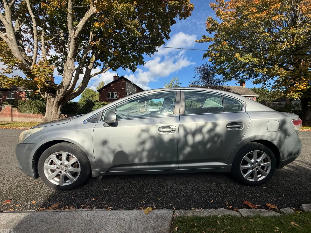 Toyota Avensis Saloon, Diesel, 2011, Grey