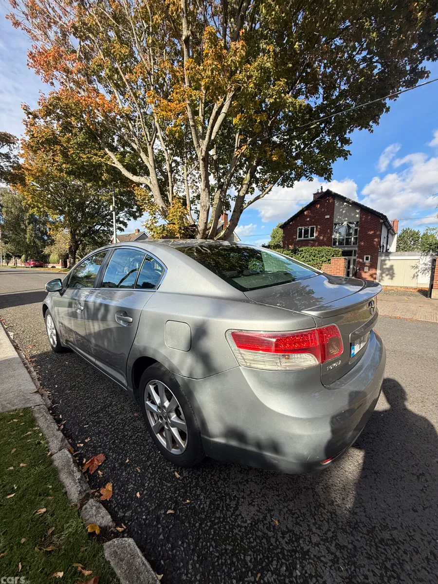 Toyota Avensis Saloon, Diesel, 2011, Grey