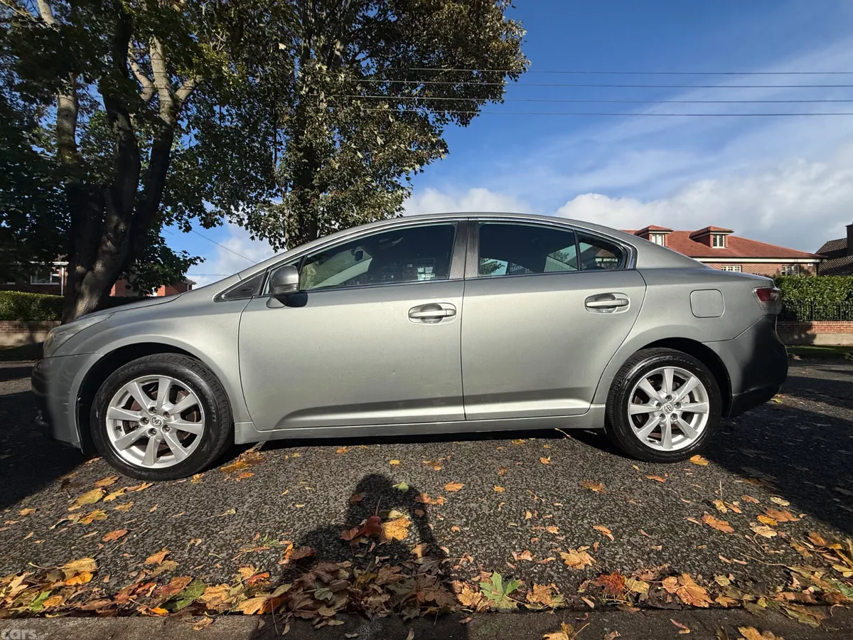 Toyota Avensis Saloon, Diesel, 2011, Grey