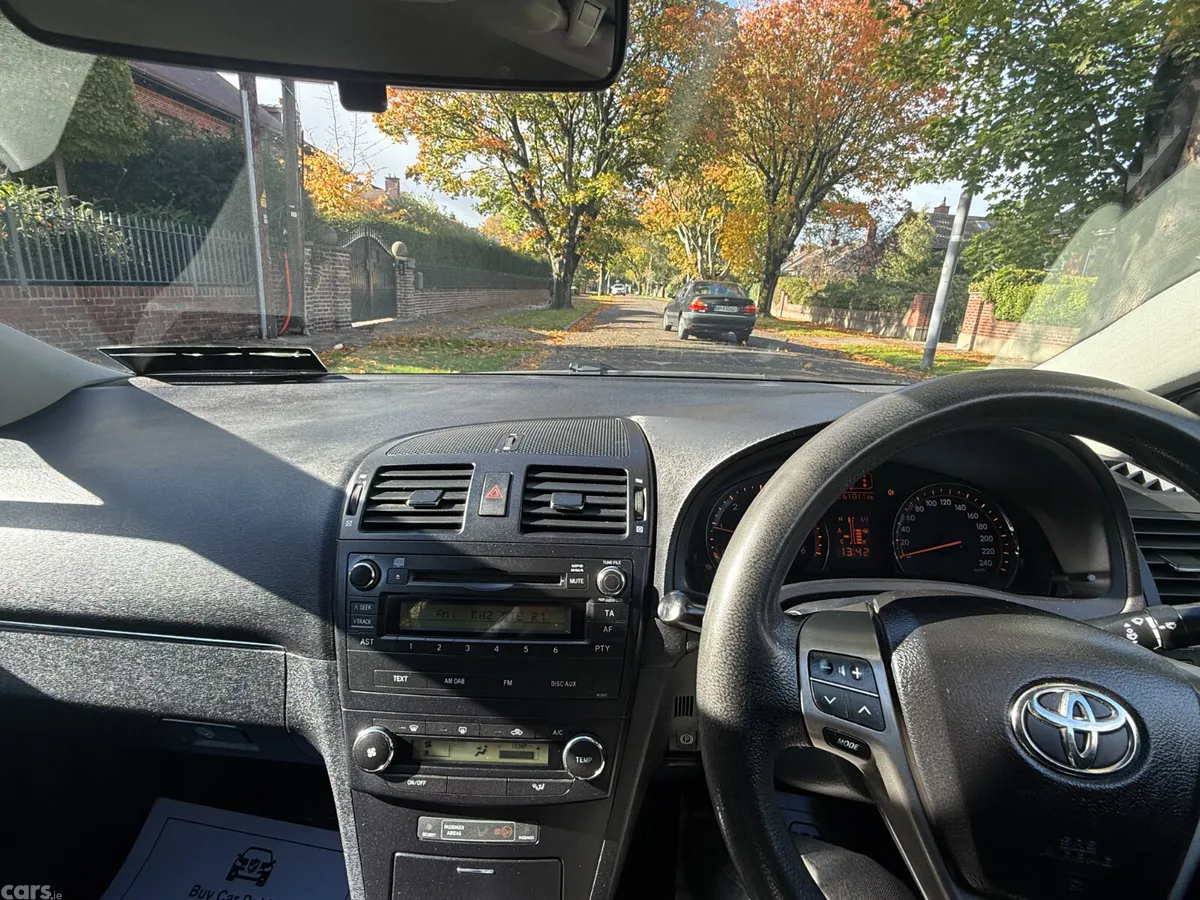 Toyota Avensis Saloon, Diesel, 2011, Grey