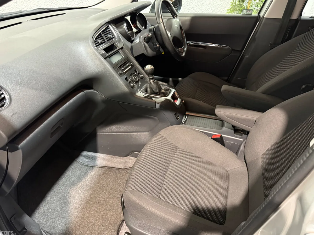Peugeot 5008 MPV, Diesel, 2016, Grey