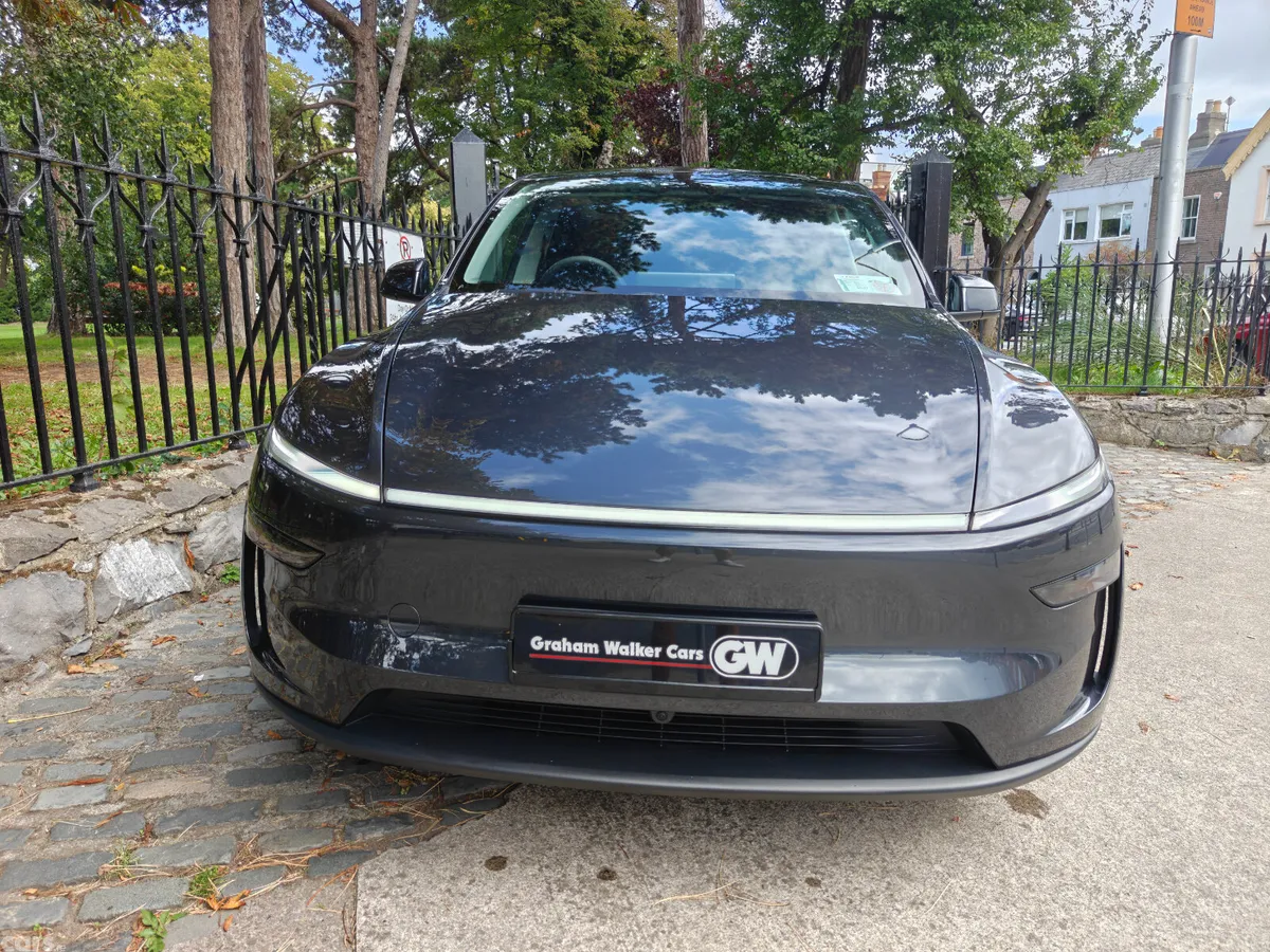 Tesla Model Y MPV, Electric, 2026, Grey