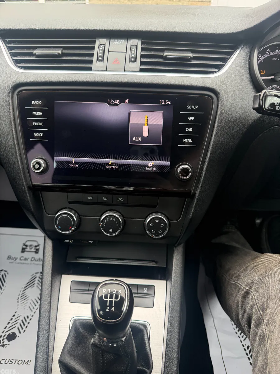 Skoda Octavia Saloon, Diesel, 2017, Grey