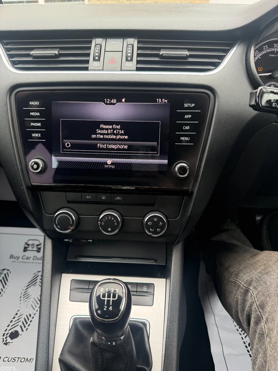 Skoda Octavia Saloon, Diesel, 2017, Grey