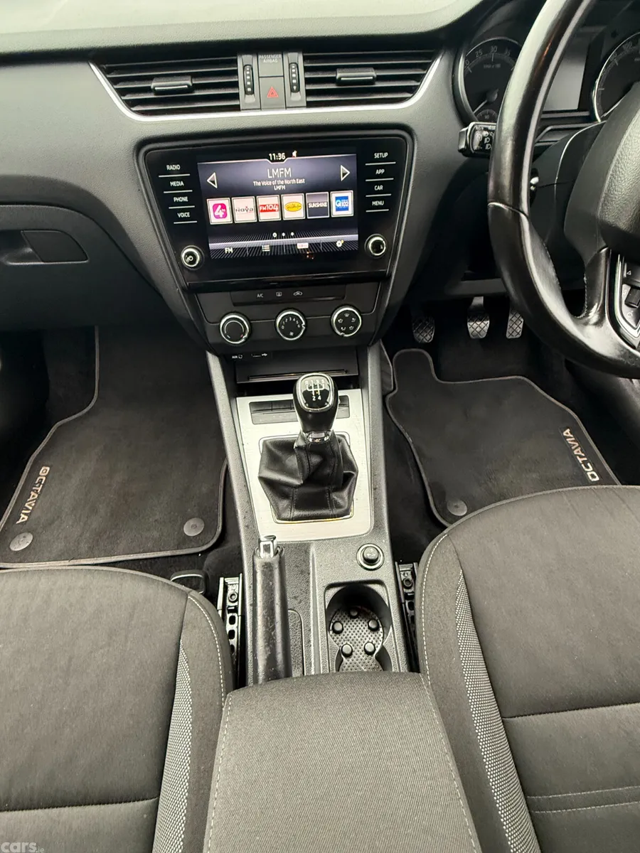 Skoda Octavia Saloon, Diesel, 2017, Grey