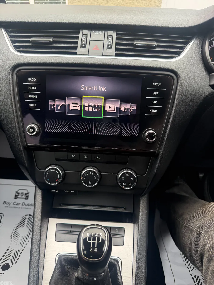 Skoda Octavia Saloon, Diesel, 2017, Grey