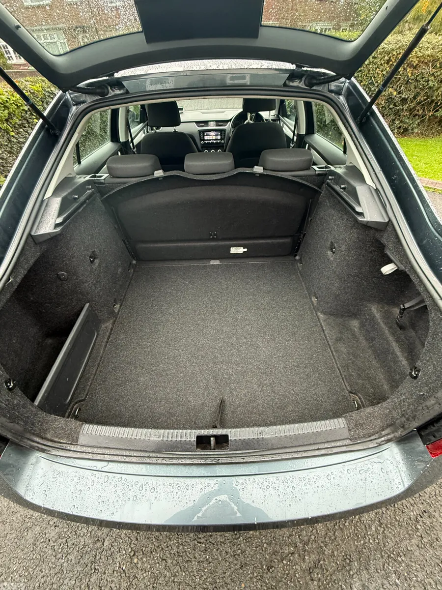 Skoda Octavia Saloon, Diesel, 2017, Grey