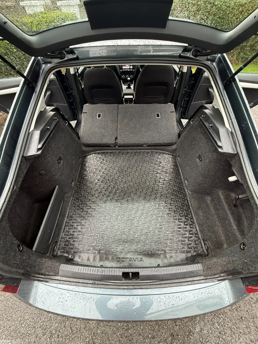 Skoda Octavia Saloon, Diesel, 2017, Grey