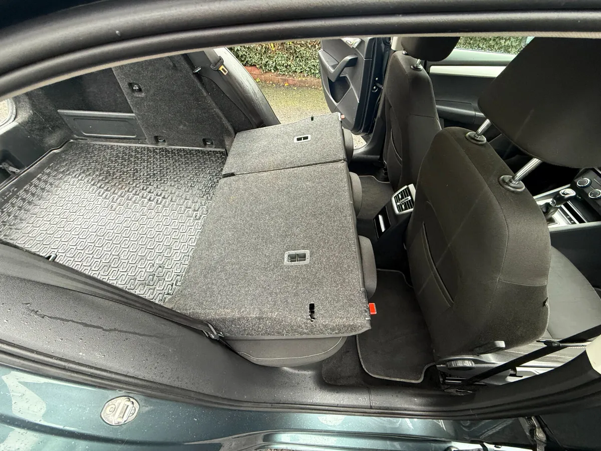 Skoda Octavia Saloon, Diesel, 2017, Grey