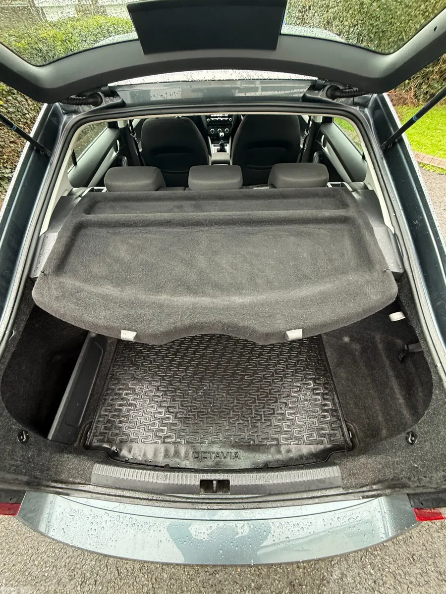 Skoda Octavia Saloon, Diesel, 2017, Grey