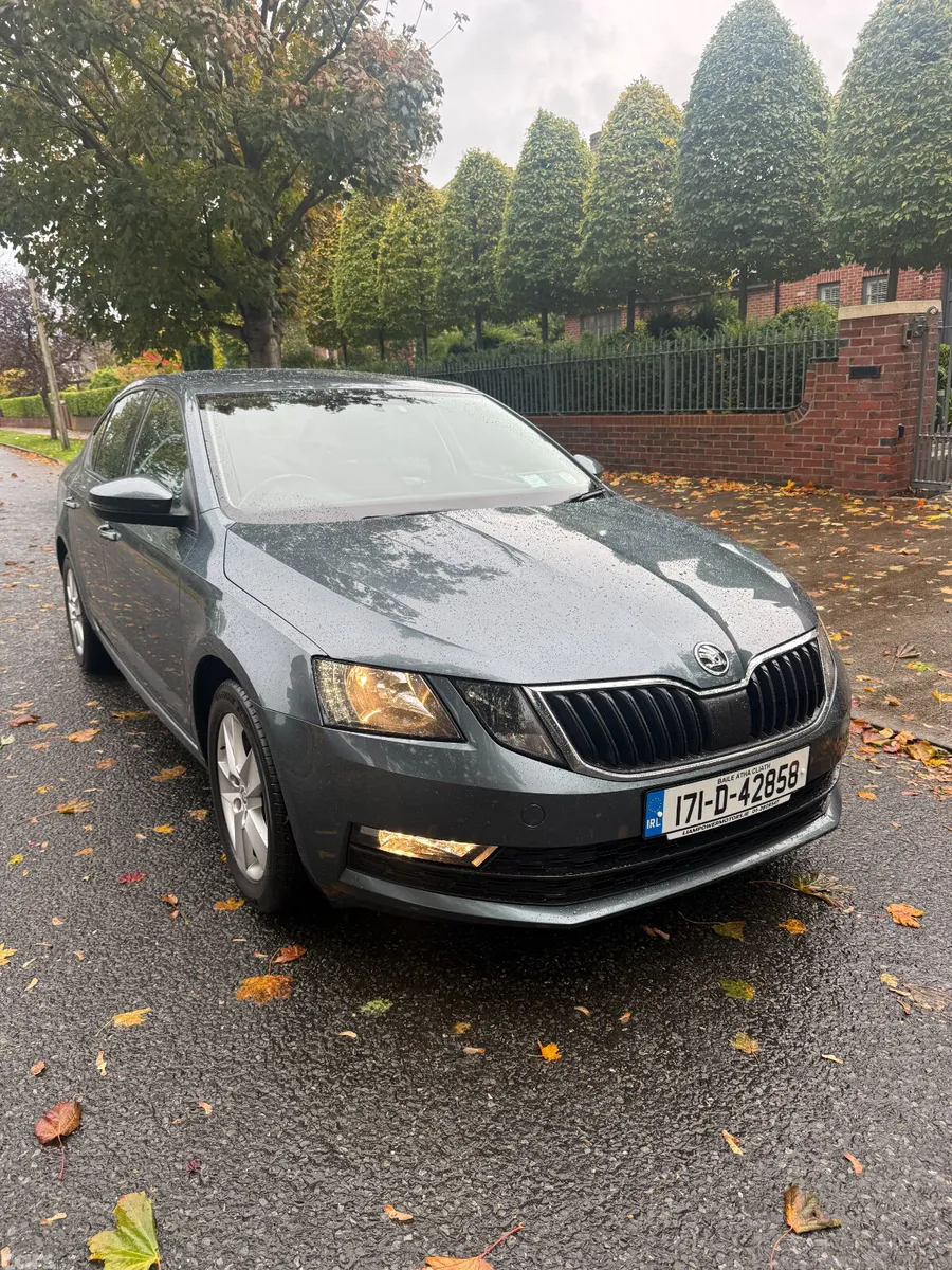 Skoda Octavia Saloon, Diesel, 2017, Grey