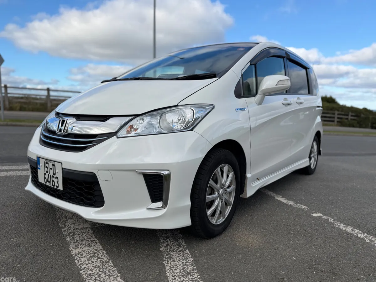 Honda Freed MPV, Petrol Hybrid, 2015, White
