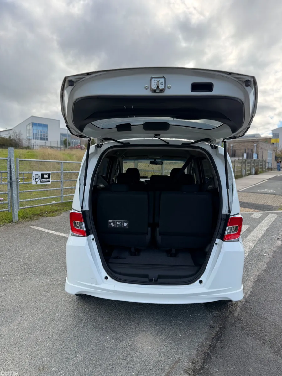Honda Freed MPV, Petrol Hybrid, 2015, White
