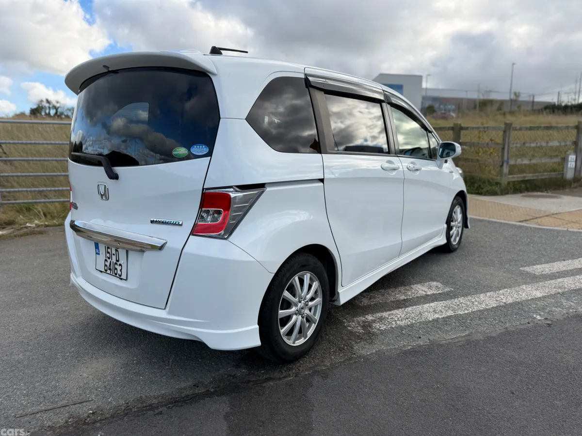 Honda Freed MPV, Petrol Hybrid, 2015, White