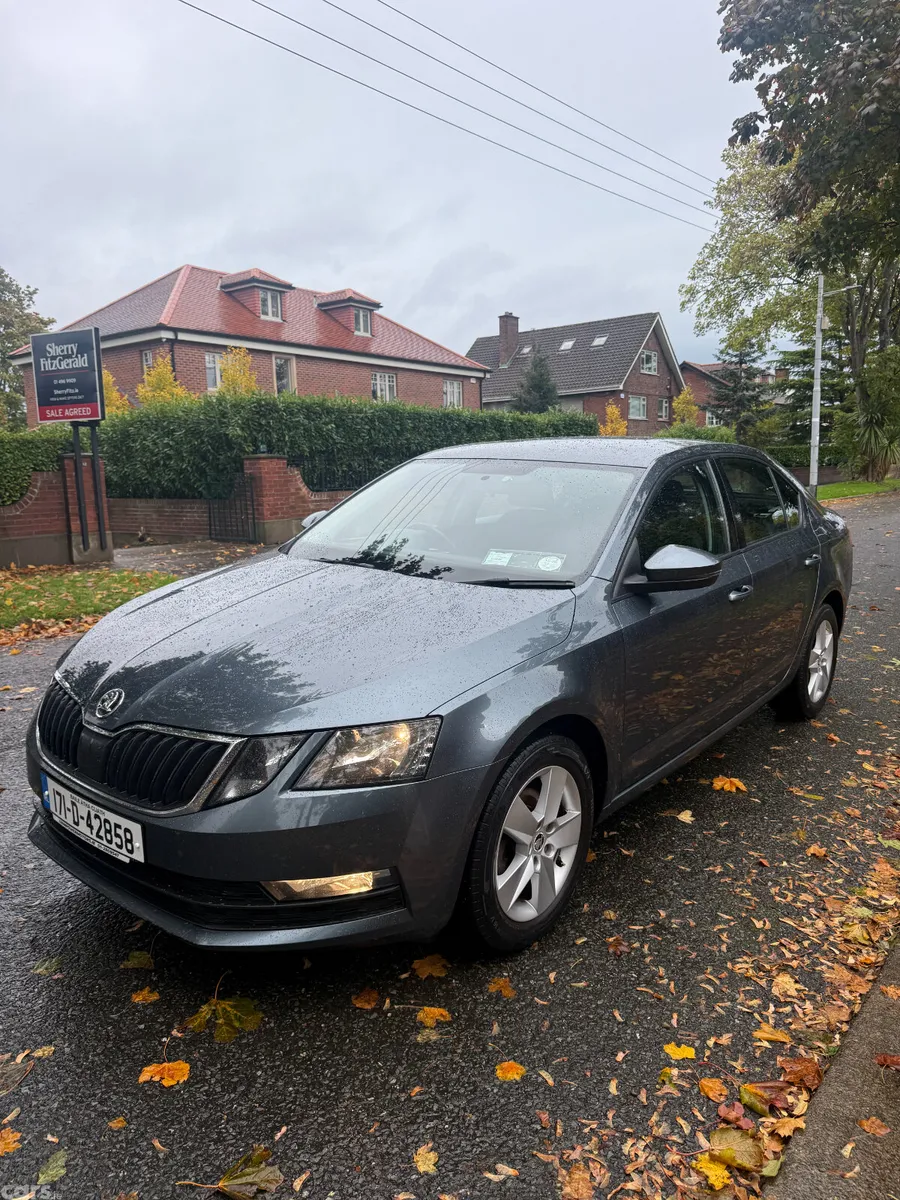 Skoda Octavia Saloon, Diesel, 2017, Grey