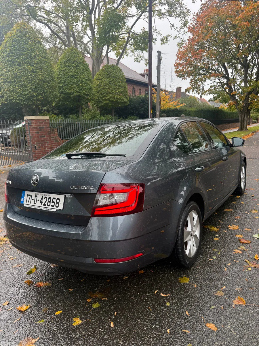 Skoda Octavia Saloon, Diesel, 2017, Grey