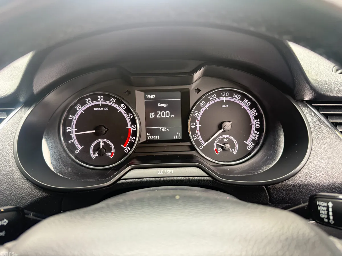 Skoda Octavia Saloon, Diesel, 2017, Grey